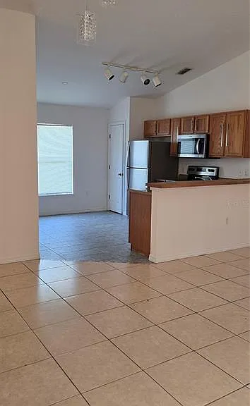 120 Reserve Dr — Photo 3