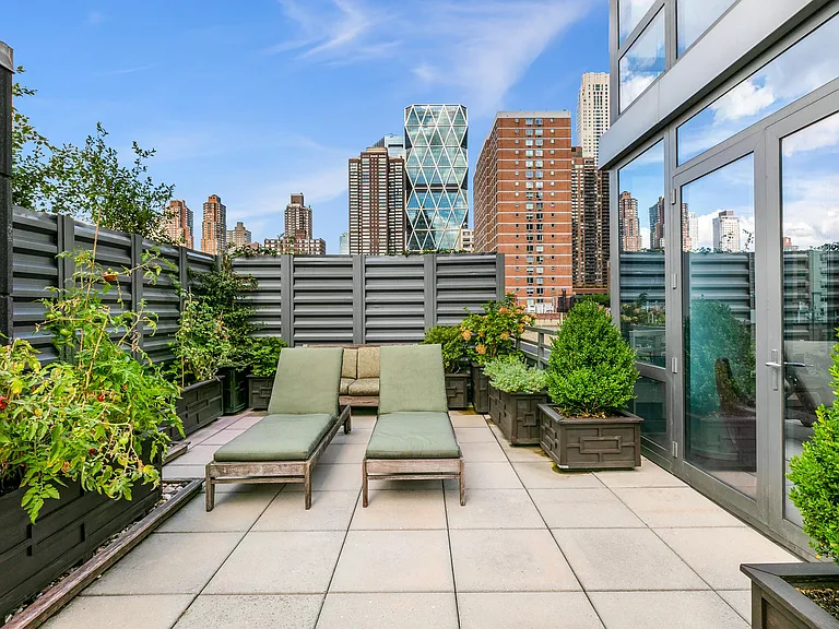 310 W 52nd St #7H — Photo 4