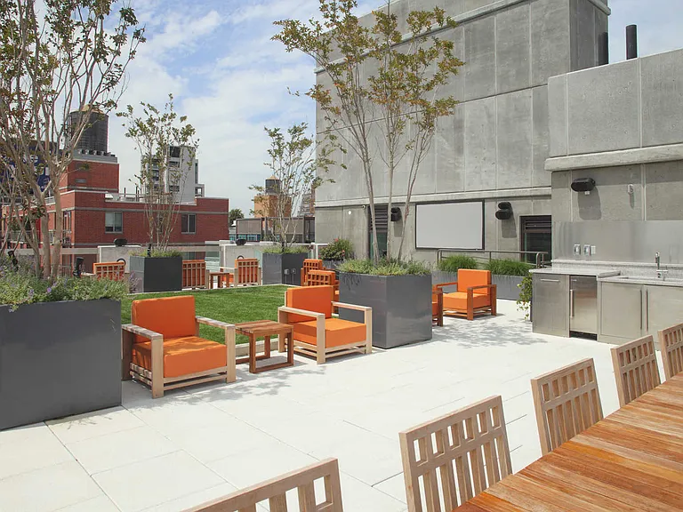 500 W 23rd St #2H — Photo 33