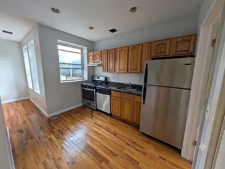 223 Hawthorne Ave #3B — Photo 1
