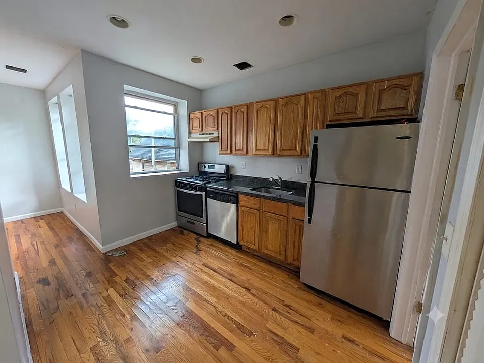 223 Hawthorne Ave #3B