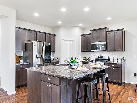 4th image of 17602 Juniper Street