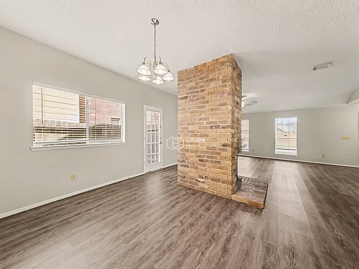 3 bed, 2.0 bath, 1808 sqft, $1,820 — Photo 4