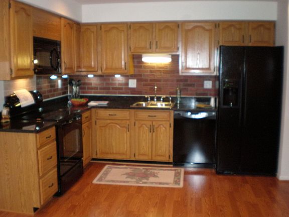 Updated Eat-in Kitchen