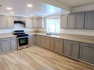 886 S Tamarisk Ave, Rialto, CA 92376