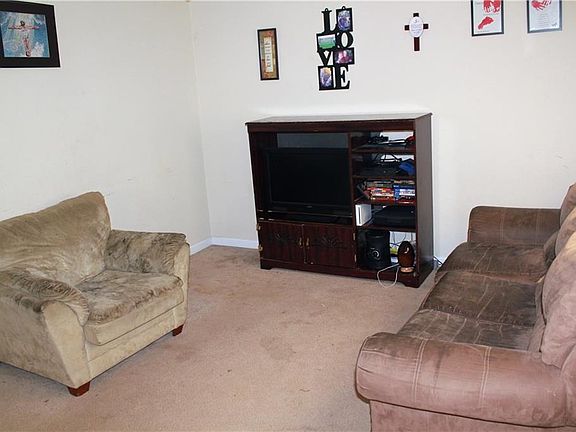 2nd image of 285 N Sycamore Dr