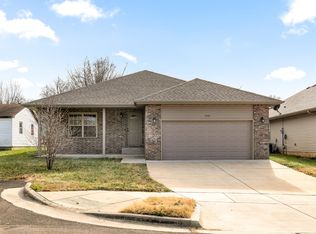 1044 E Caravan St, Springfield, MO 65803