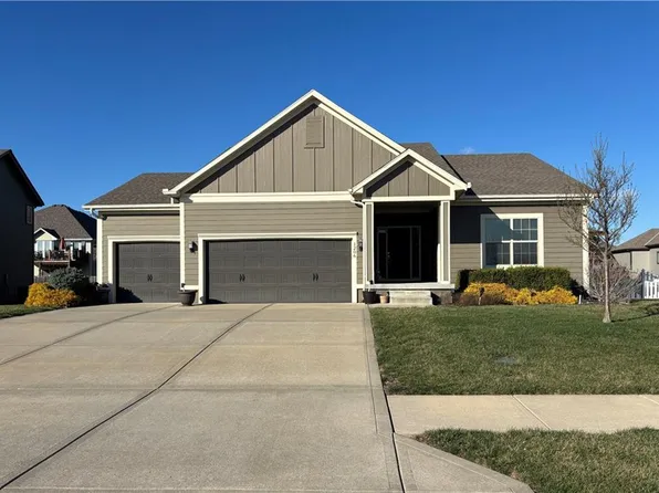 1206 Johnston Dr, Raymore, MO 64083