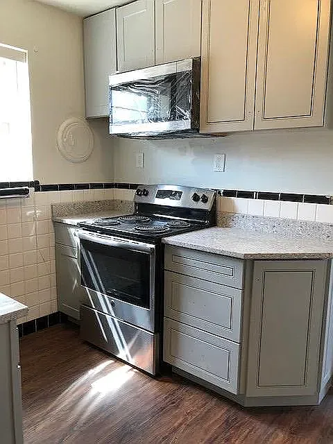 2 bed, 1100 sqft, $1,300 — Photo 4