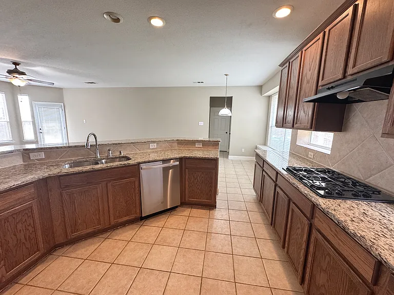 7129 Bryce Canyon Dr — Photo 4