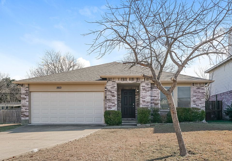 1st image of 2613 Cresthaven Dr