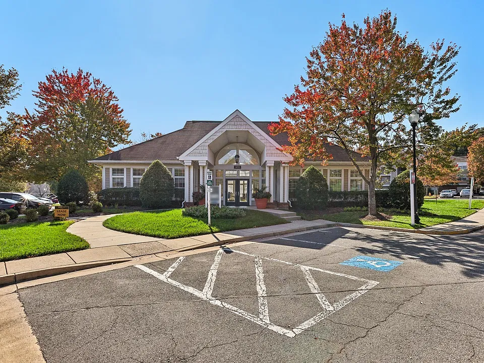 Somerset Pointe Apartments