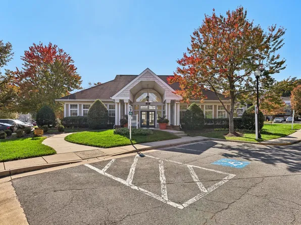 Somerset Pointe Apartments
