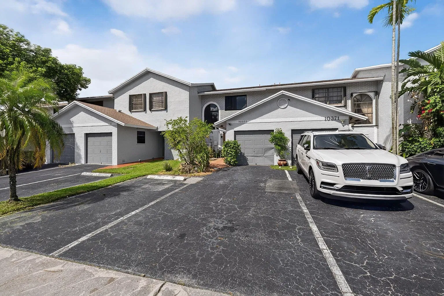 3 bed, 2.5 bath, 1572 sqft, $3,250 — Photo 3