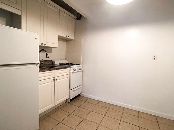 5th image of 404 W 51st St #2R