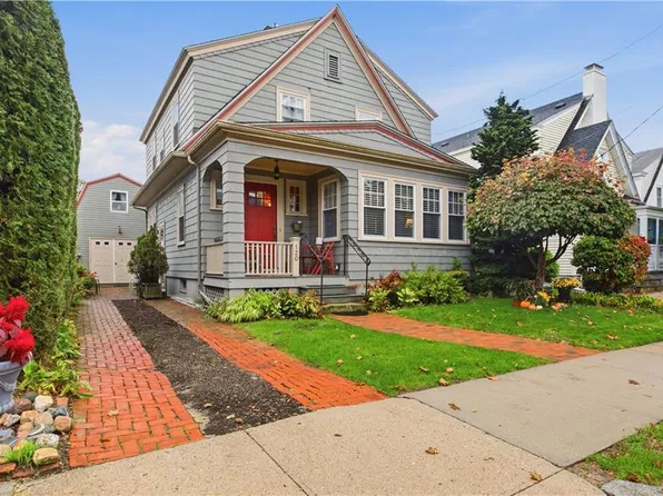 120 Bay View Ave, Cranston, RI 02905