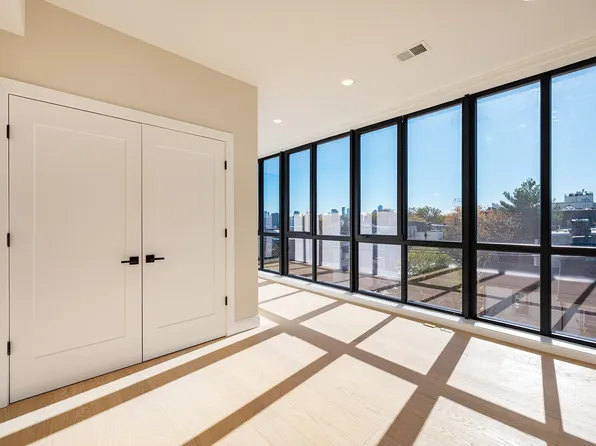 10 South Street image 32 of 39