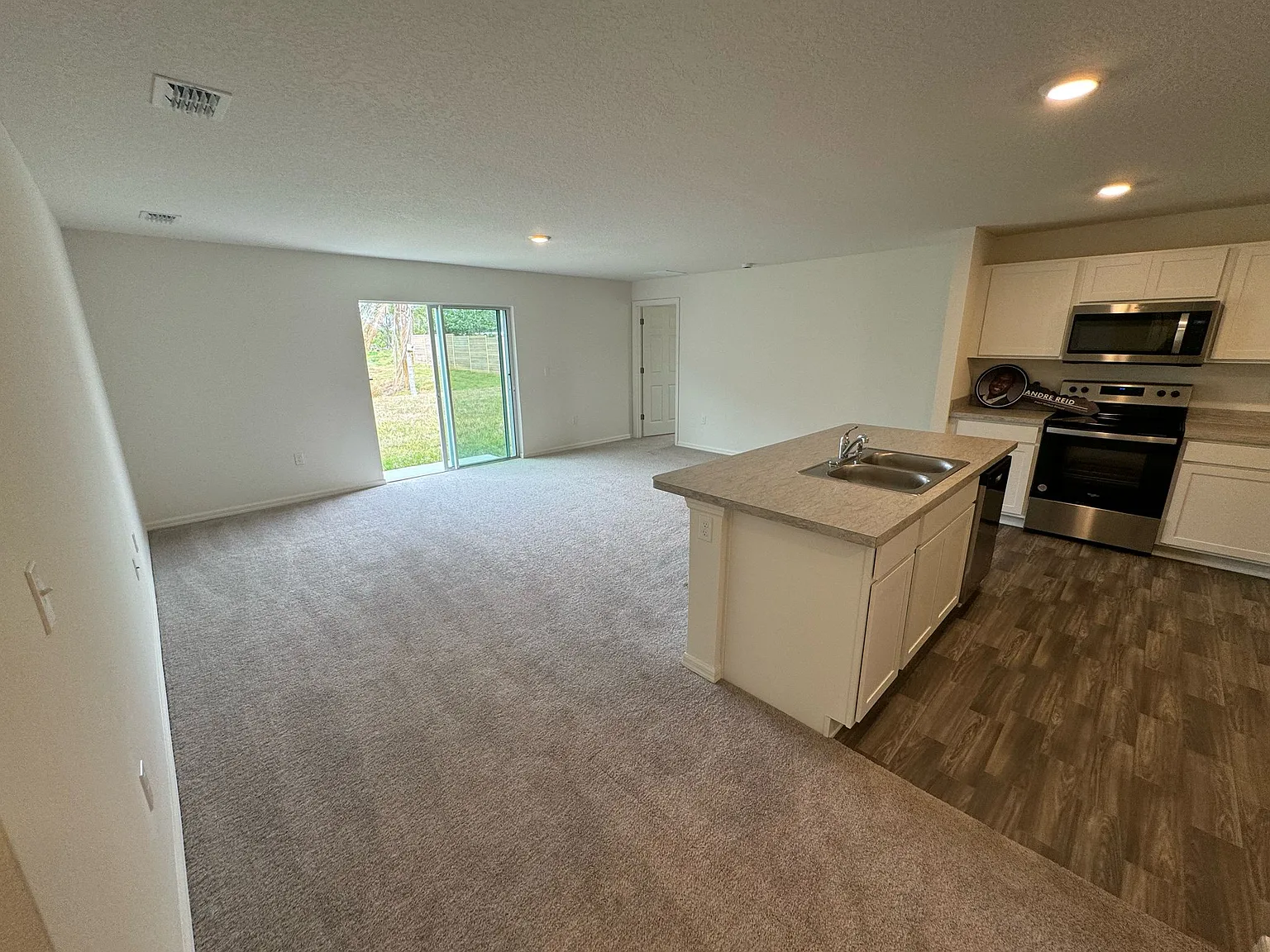 4 bed, 1806 sqft, $2,700 — Photo 2