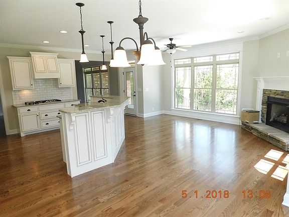 5th image of 2815 Presley Dr
