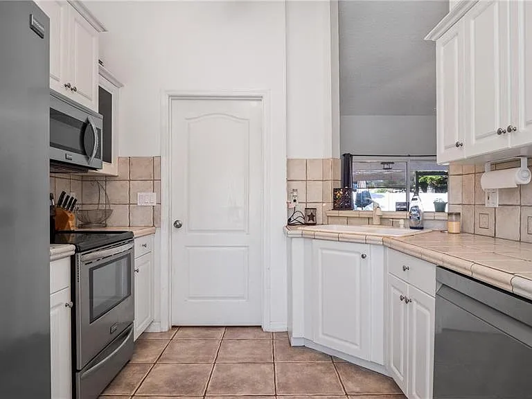 1390 Broken Pine Rd — Photo 4