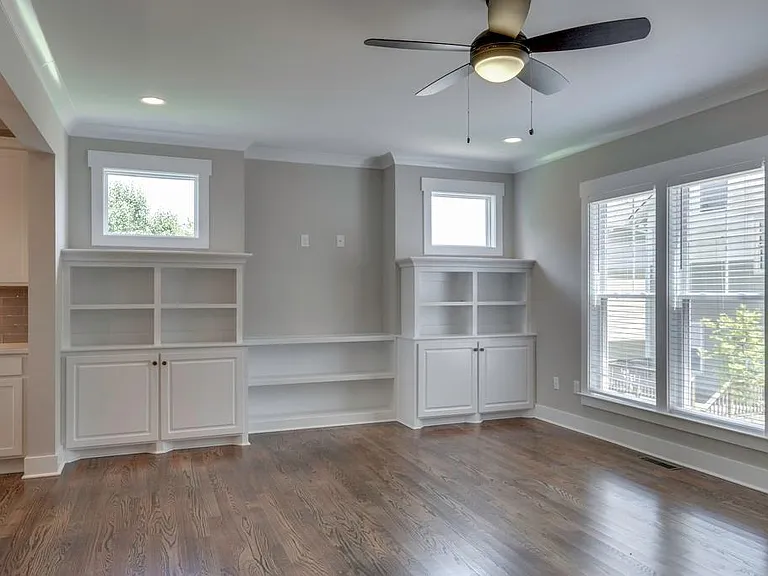 1112 Walsh St #B — Photo 13