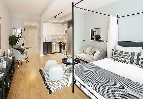4th image of 67 Wall St APT 17F