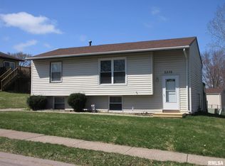 5536 N Linwood Ave, Davenport, IA 52806