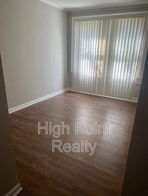 3 bed, 2.0 bath, 1022 sqft, $1,400 — Photo 3