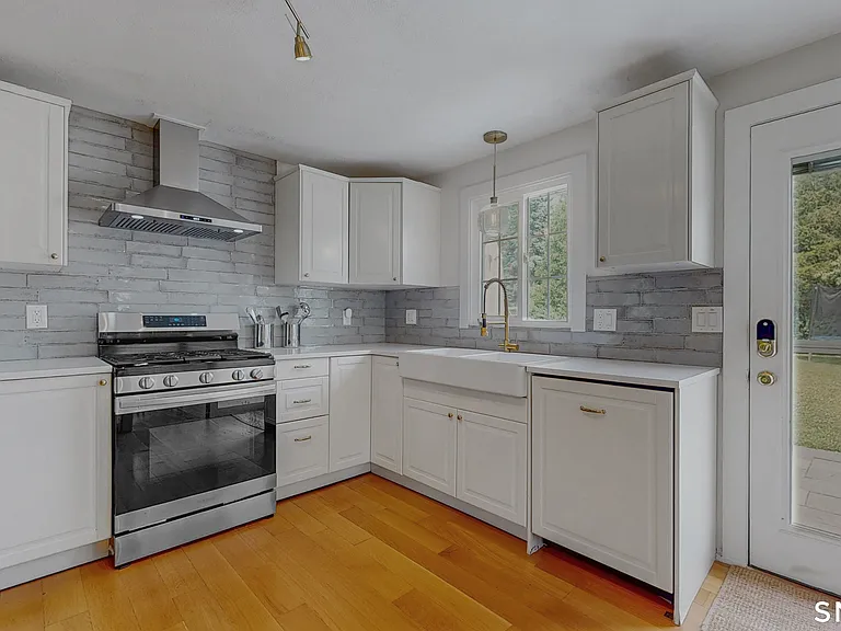 444 Highland St — Photo 3