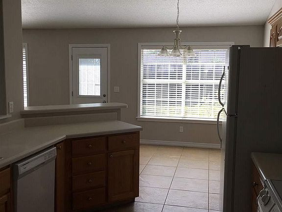 4th image of 3475 Willow Ln