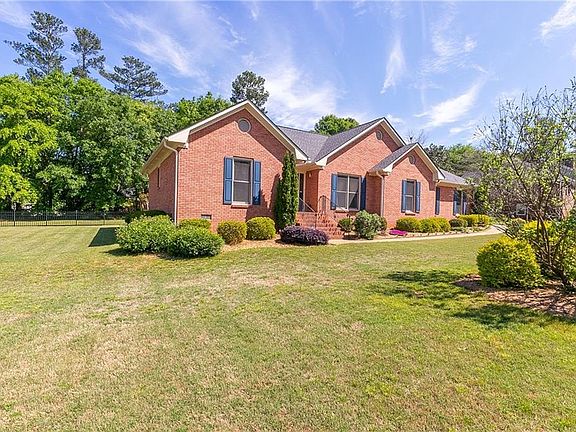 4th image of 118 Tracy Ln