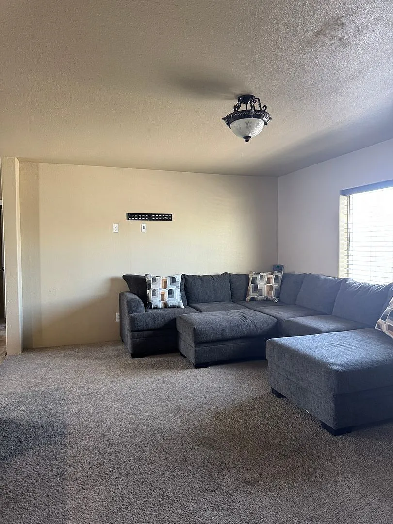 Nice 3 Bedroom/ 2 Bath in Elko — Photo 4
