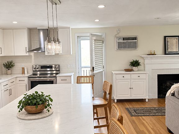4th image of 22 Brookdale Avenue