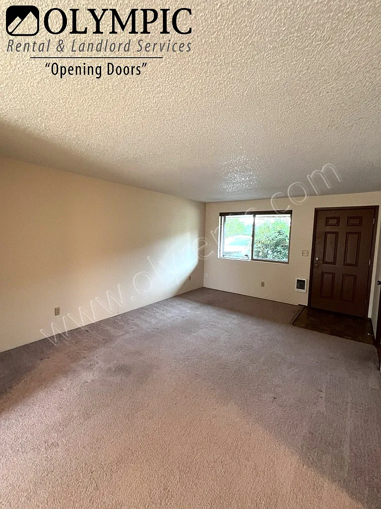 2 Bedroom, 1 Bath Single-Level Duplex with Garage & Spacious Yard — Photo 4