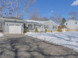 41 Locust St, Ronkonkoma, NY 11779