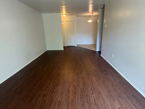 1763 Cass Lake Front Rd APT 204, Keego Harbor, MI 48320