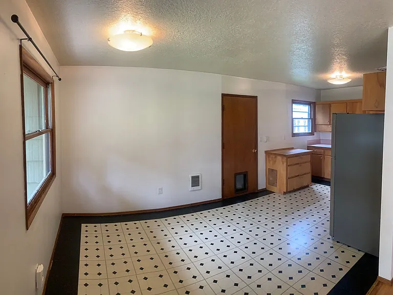 4135 SE Tibbetts St — Photo 3