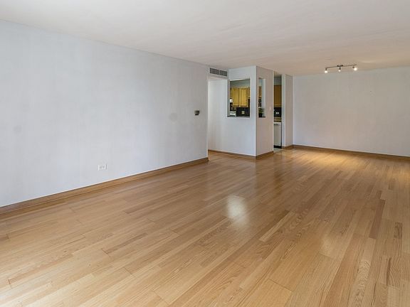 5th image of 910 Beau Dr Unit 103