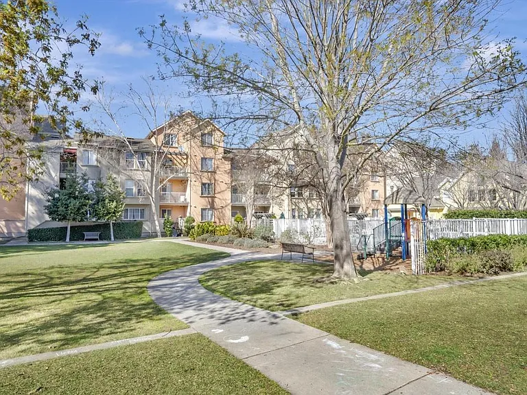 2255 Showers Dr — Photo 14