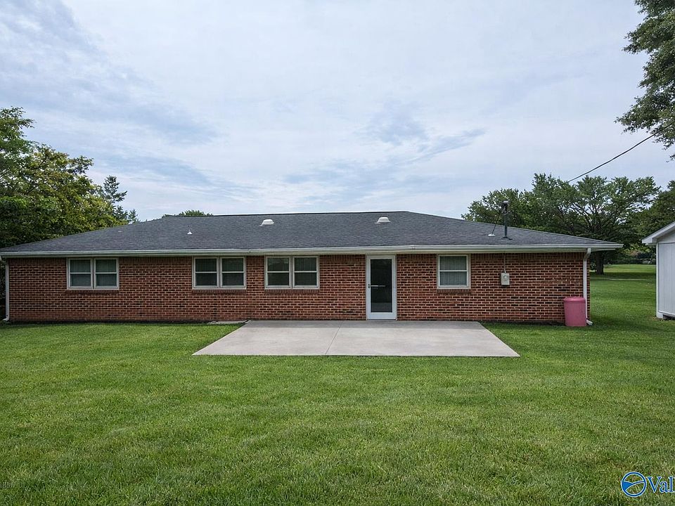 1st image of 2208 Suzanne Cir NW