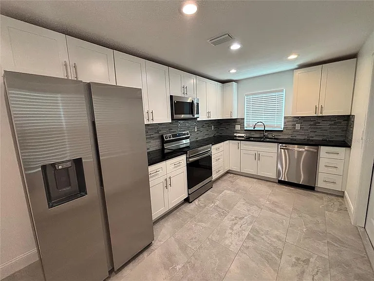 674 Heritage Ln #A — Photo 9