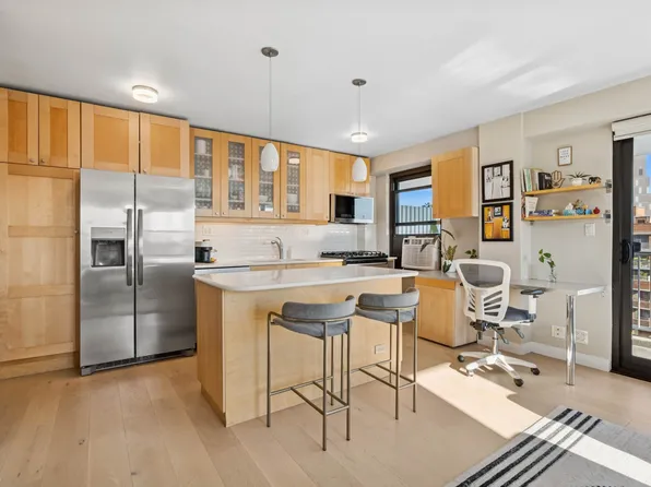 383 Grand Street image 7 of 11