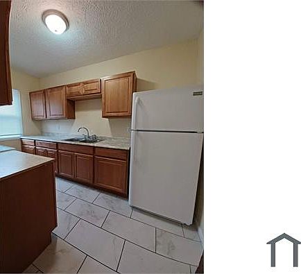 3rd image of 2422 Benderwirt Ave #3