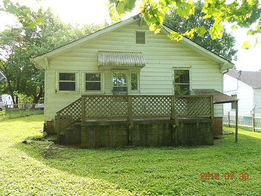 2nd image of 3502 SE Oak Grove St