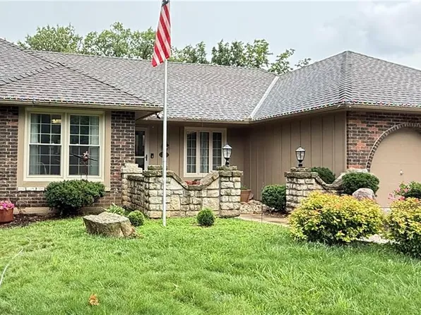 12338 Pinehurst Dr, Kansas City, KS 66109