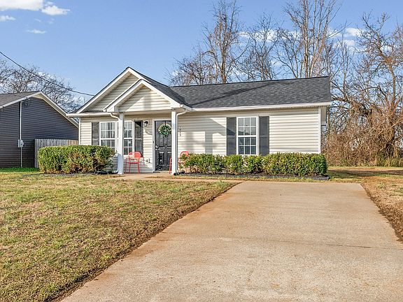 4th image of 1015 Shadow Ridge Ave