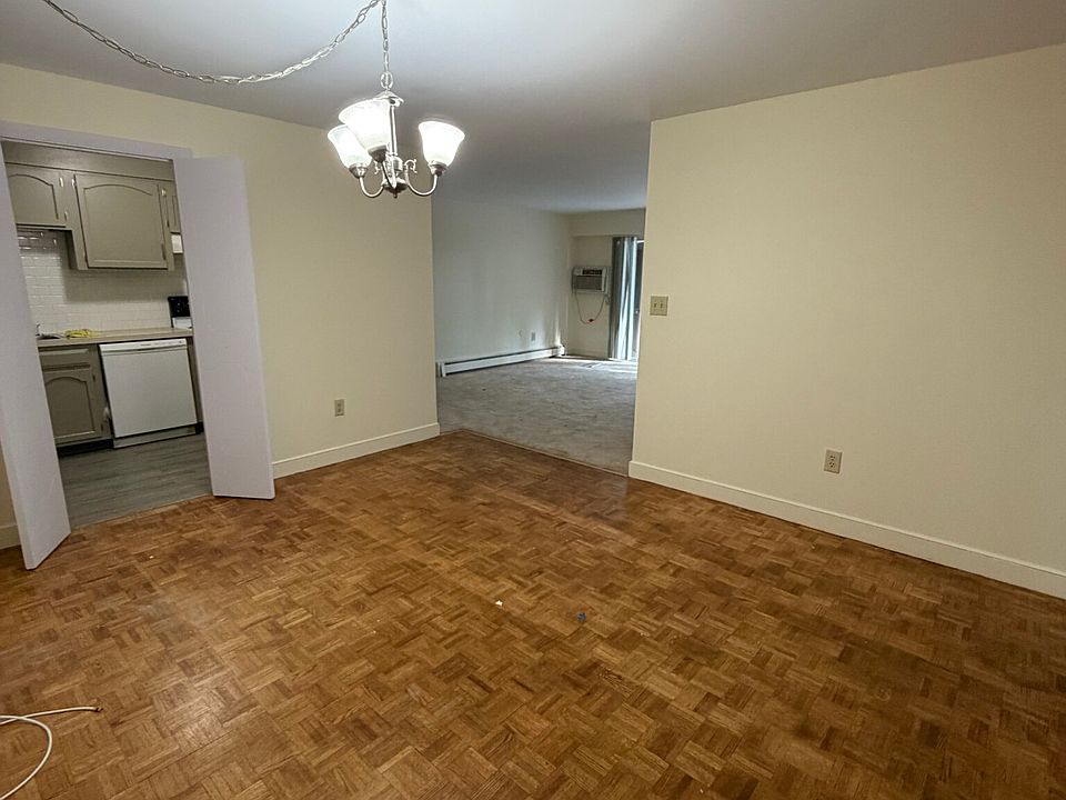Large dining area right off kitchen & livingroom