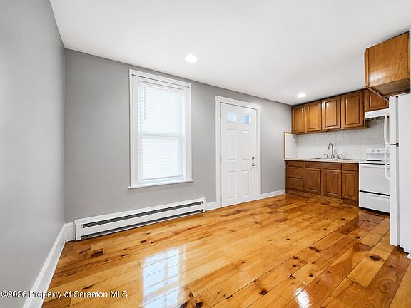 4th image of 605 Spring St #1