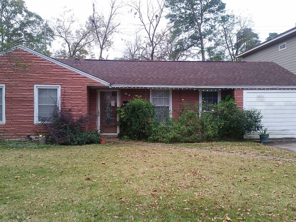 2nd image of 1525 Woodcrest Dr