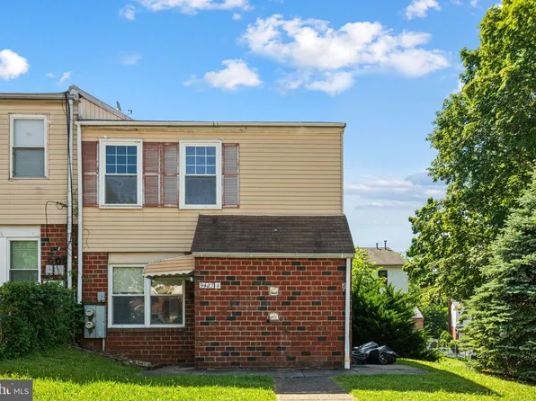 9427 Fairgreen Ln, Philadelphia, PA 19114